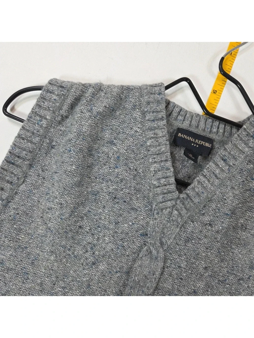 Banana Republic gray speckled wool-blend V-neck Medium